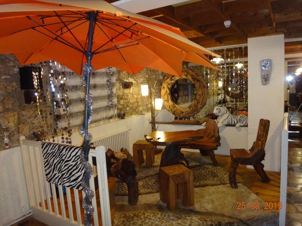 Hotel Bon Accueil Oyonnax Exterior photo
